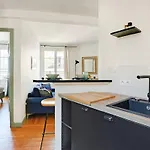 Beau T2 Avec Balcon Montmartre