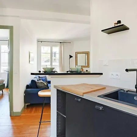 Beau T2 Avec Balcon Montmartre Parigi